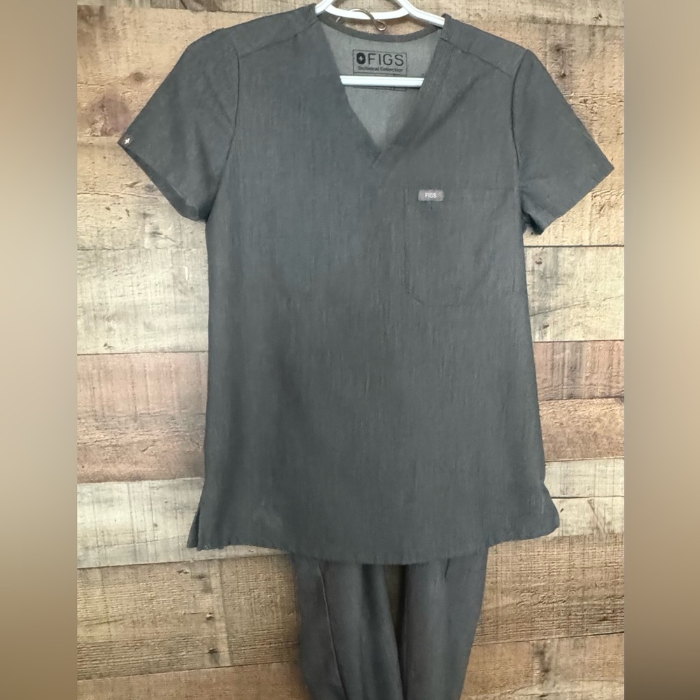 FIGS SCRUB JOGGER SET LIKE BRAND NEW! Color Is Graphite. Size XXS.